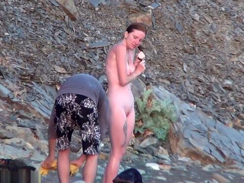 Красивое порно парень трахает зрелую хозяйку квартиры