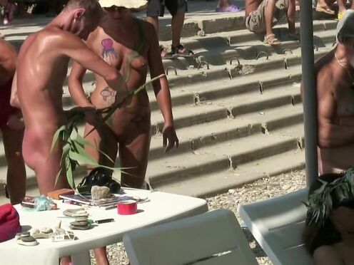 Клиентка просит присунуть массажисту порно