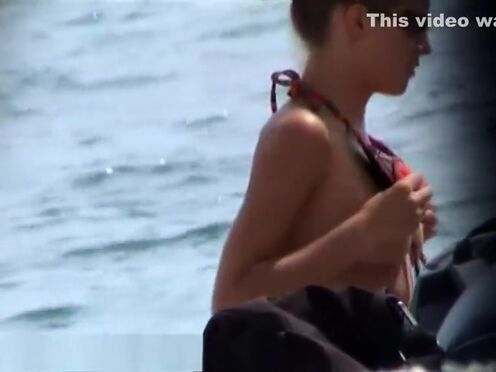 Имеют чужую жену при муже порно ролики