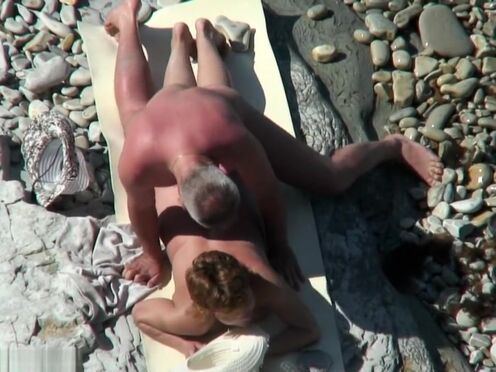 Зрелую и молодую имеет мужики порно