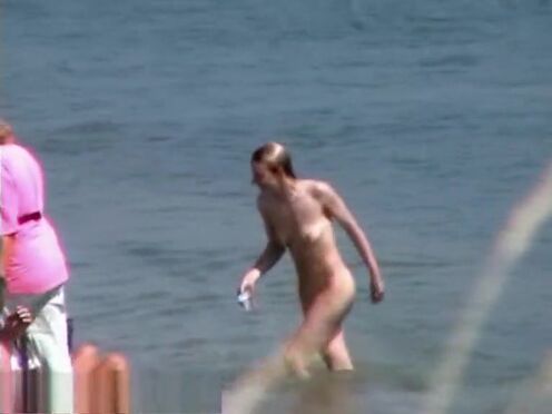 Затащила в кровать чужого парня порно