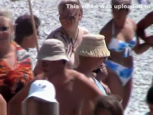 Длинный червь заползает в пизду порно