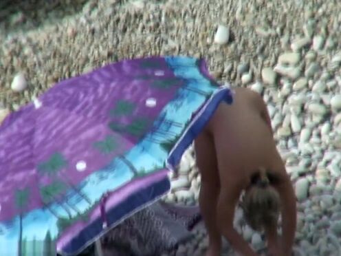 Девушка делает минет в шелковом халате порно