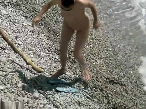 Девки писают в кустах в порно