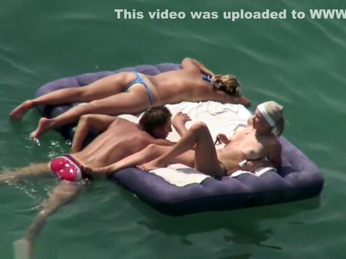 Голая телка без рук и ног порно