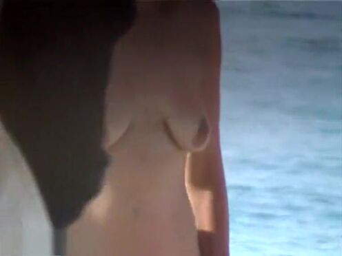 Всунул девушке пока она спит порно