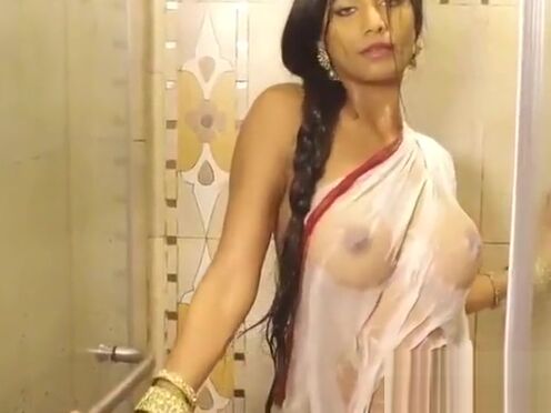 Мальчик трахает девушку сильно орет