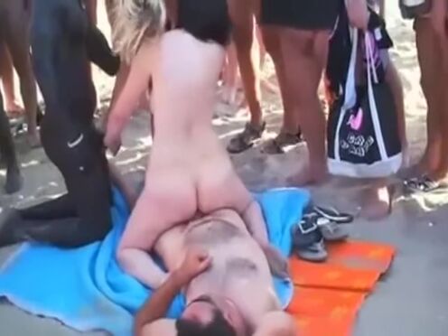 Хозяйка вызывает парней порно