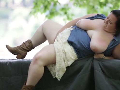 Пришла в постель к отцу трах