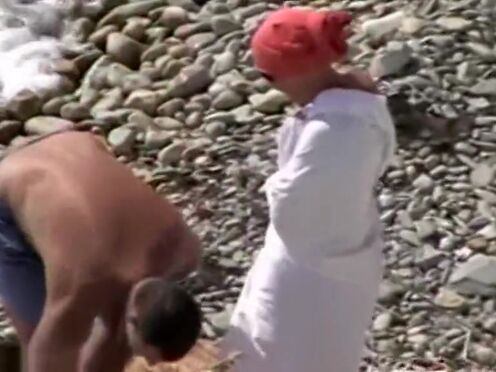 Видео порно юную нимфоманку имеют сзади