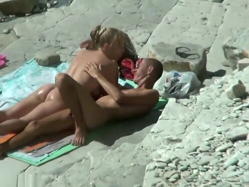 Взрослый мужик имеет квартирантку когда приспичит порно