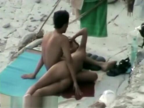 Бабы сосут писюны с висячими яйцами порно