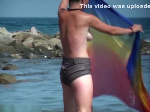 Секс порно вдувают в шортах