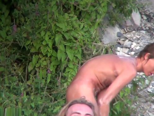 Секс на улице с сексуальной богатой милфой