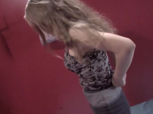 Раздевание в лесу секс видео