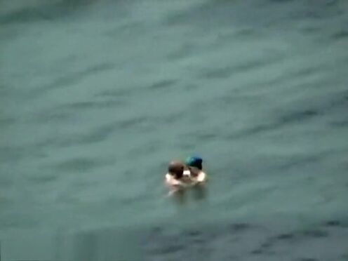 Секс кончил полную киску спермы в тетю