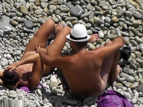 Зоо секс кобель кончил полную киску спермы