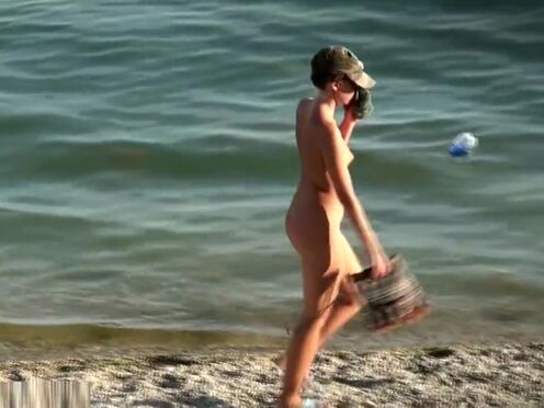 Лижет пизду стоя после секса