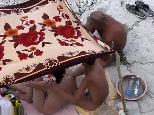 Принуждают телку в подъезде к сексу порно