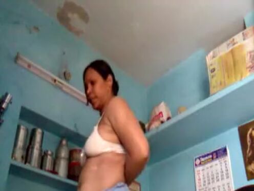 Полицейский трахает молодую воровку