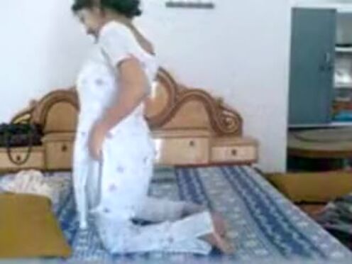 В фиолетовых лосинах села на лицо порно