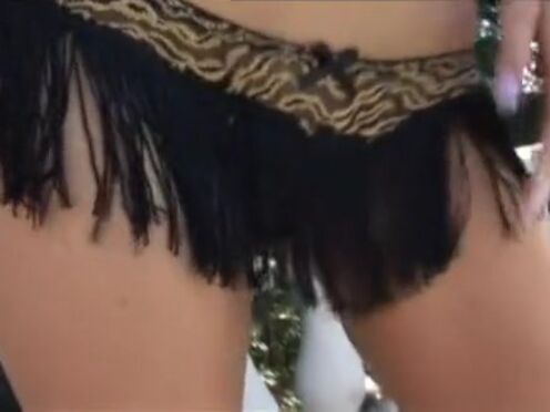 Смотреть секс девушка сверху на собаке