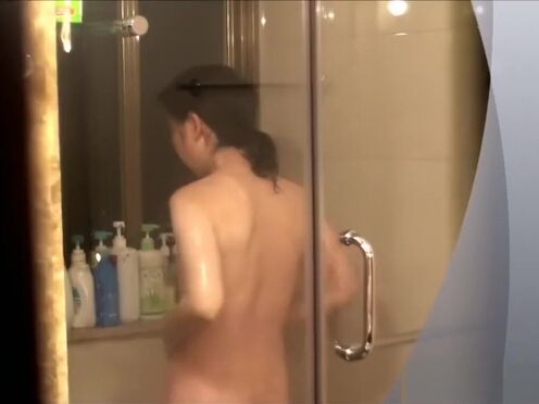 Азиатка в колготках показывает секс