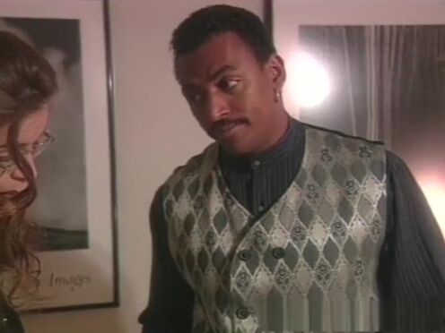 Секс в миссионерской позе на берегу