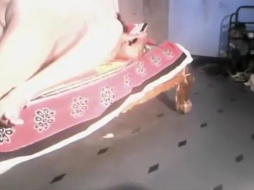 Пожилые старые бисексуалы моются в сауне видео