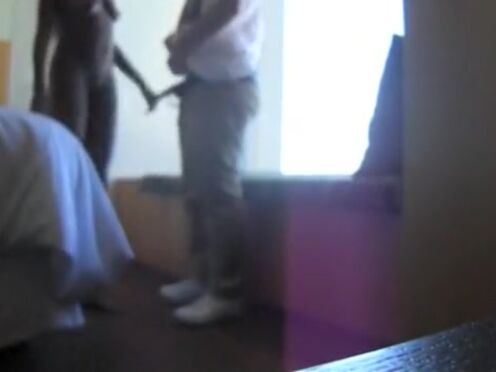 Секс с жопастой мамкой в ванной