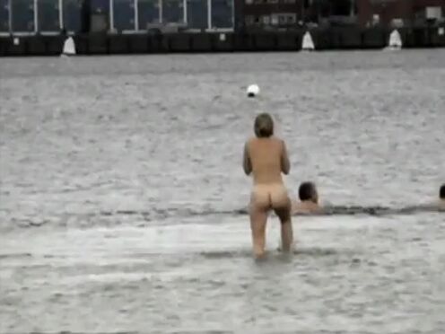 Секс со связанной девушкой в подвале