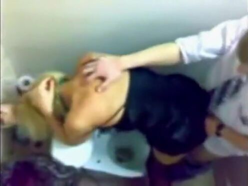 Мужик изнасиловал родной сестренка секс