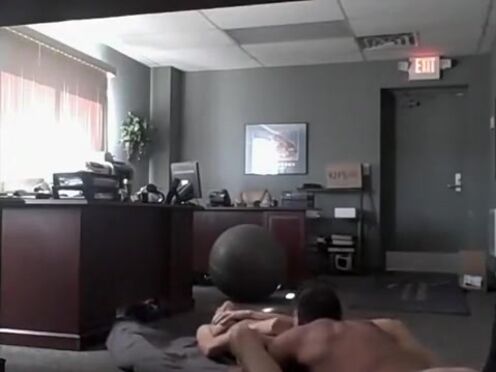 Порно русские трансы волосатые толпой трахают девушку