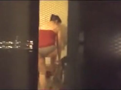 Секс в туалете ночного клуба