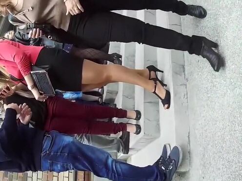 Порно незнакомка достала член и стала дрочить