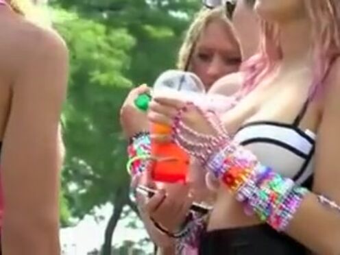 Яндекс порно лесбиянки сквирт зрелые