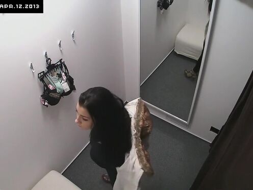 Насильно трахнули втроем со сквиртом