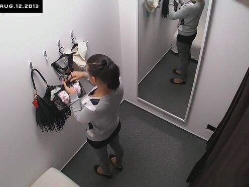 Порно парень порвал анальные целки двух красоток