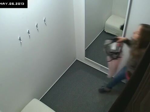 Очень маленький девушка прыгает сверху секс