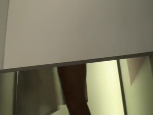 Секс с застрявшей в столу сестрой