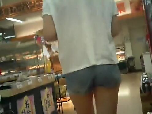 Мать проиграла сыну и разрешила ее трахнуть