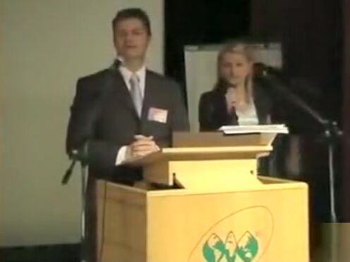 Порно задрал халат и трахнул спящую