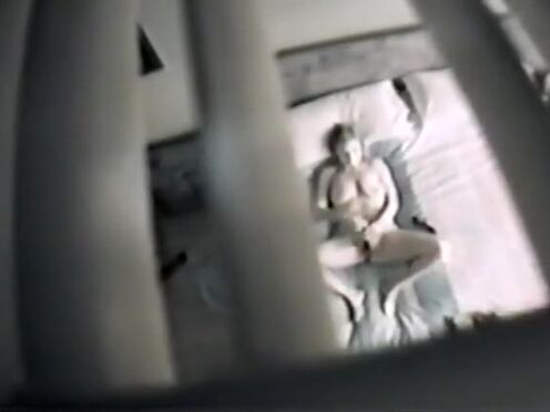 Смотреть порно видео две девушки страпонят парня