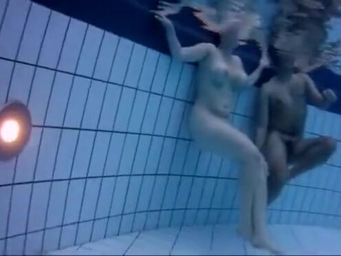 Порно чуча случайно не туда