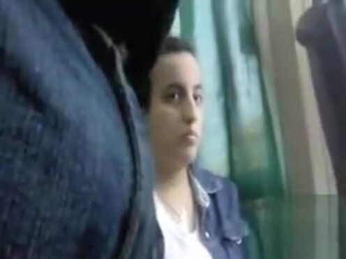 Порно трахнул милф лежа на животе