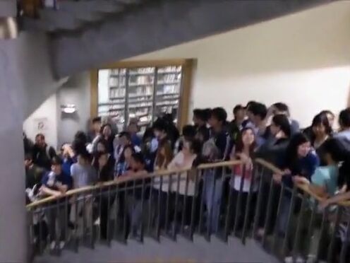 Юная девочка сама напросилась порно видео