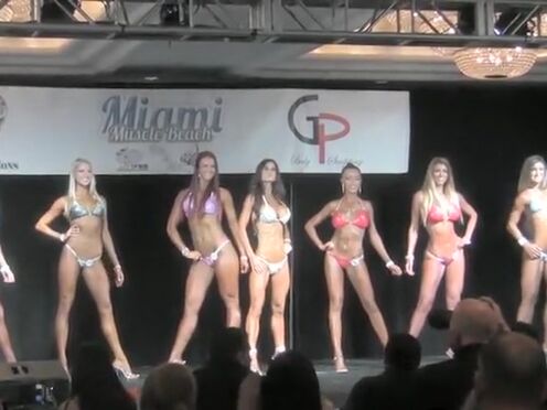 Куча людей трахаются