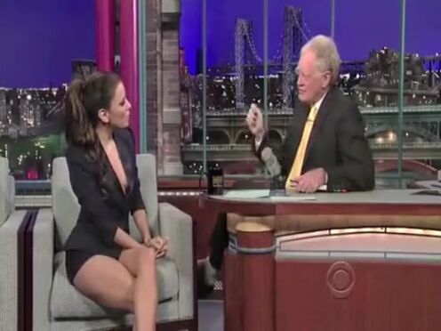 Сестренка с подружкой соблазнила брата ножками секс