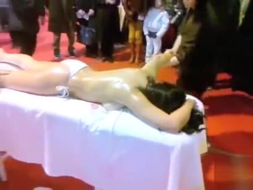 Юные подростки секс в бассейне