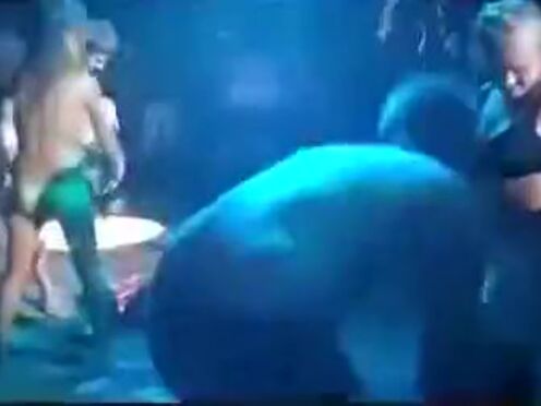 Порно трахнул маму во время йоги